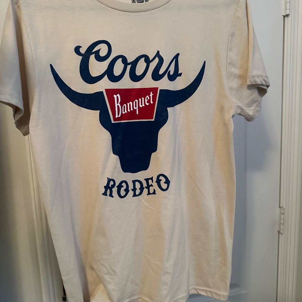 🤠 Coors Banquet “Rodeo” Graphic Tee – Never Worn